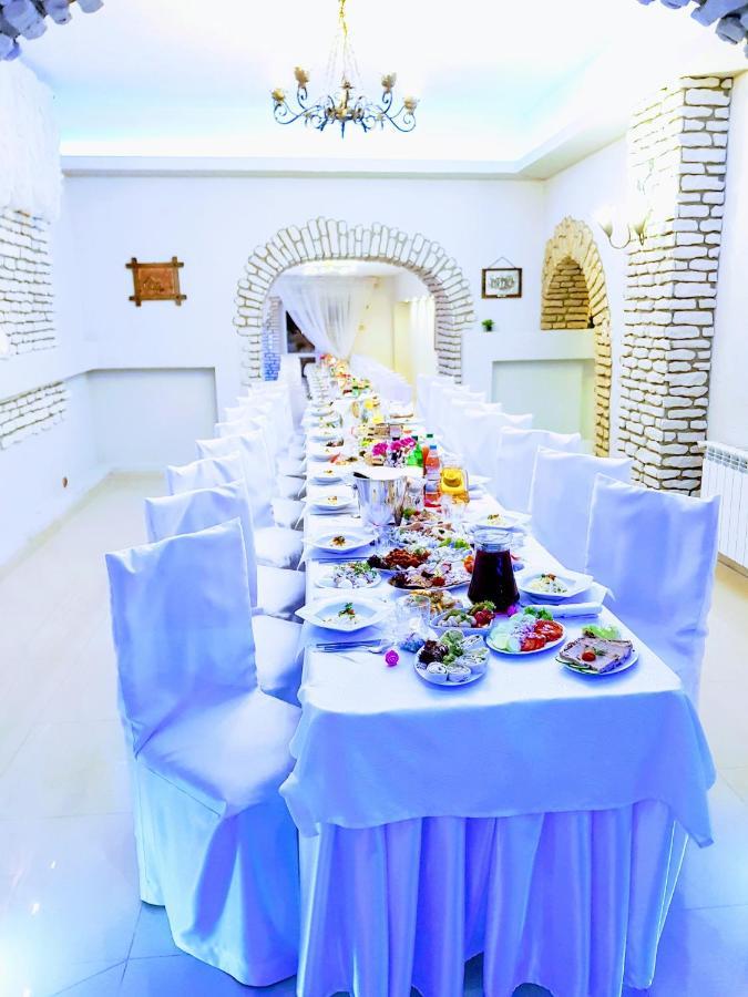 Willa-Restauracja Victoria Ostrowiec Świętokrzyski Extérieur photo