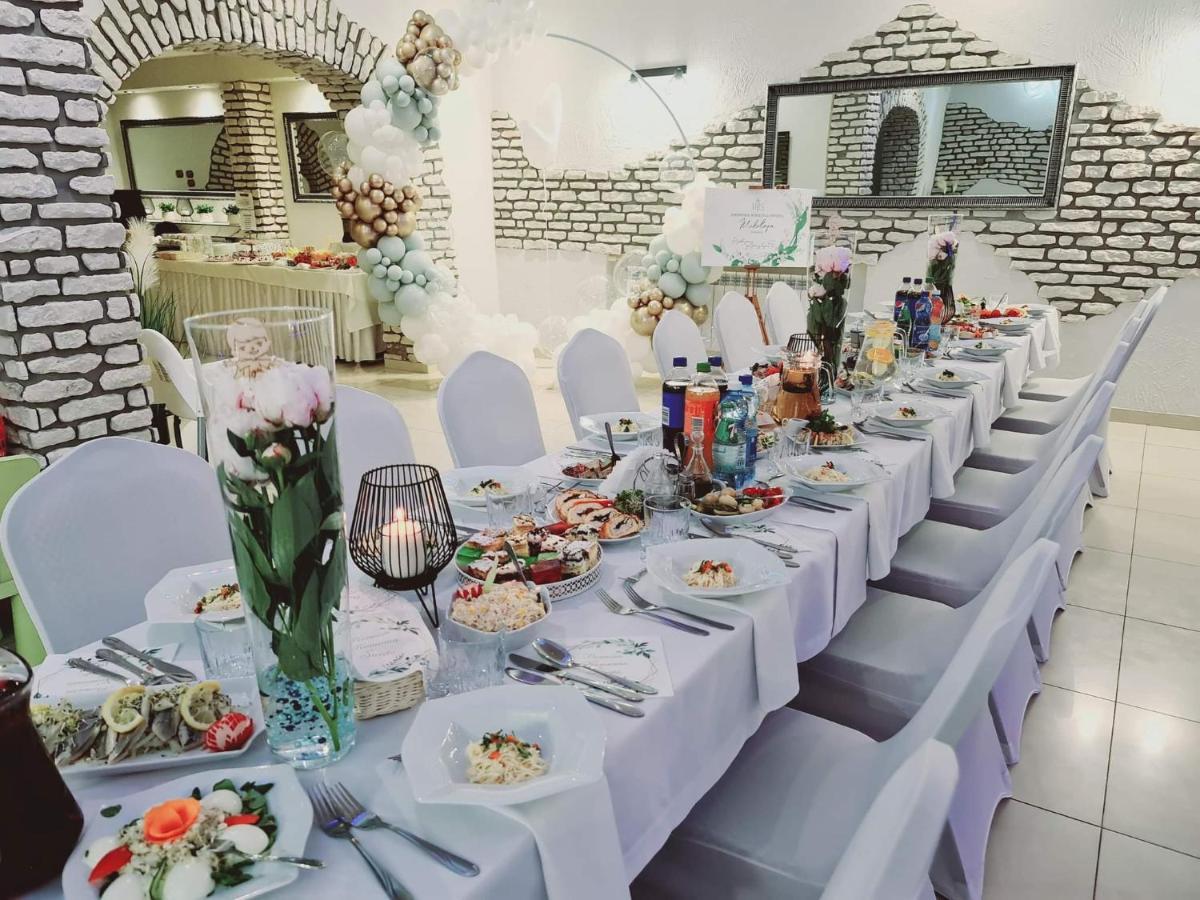 Willa-Restauracja Victoria Ostrowiec Świętokrzyski Extérieur photo