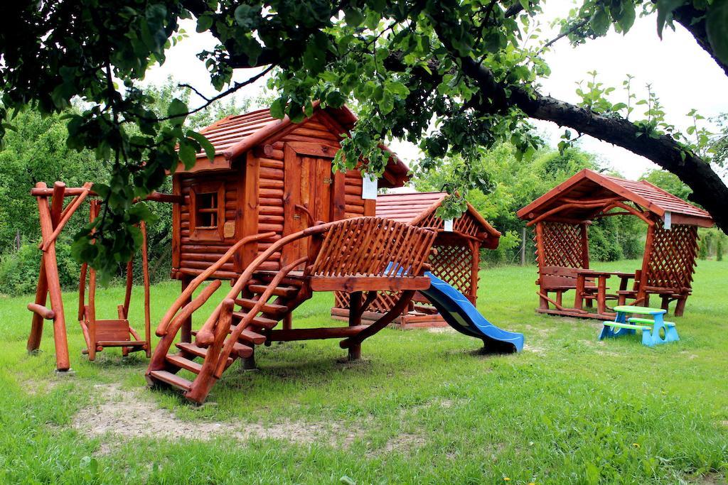 Willa-Restauracja Victoria Ostrowiec Świętokrzyski Extérieur photo